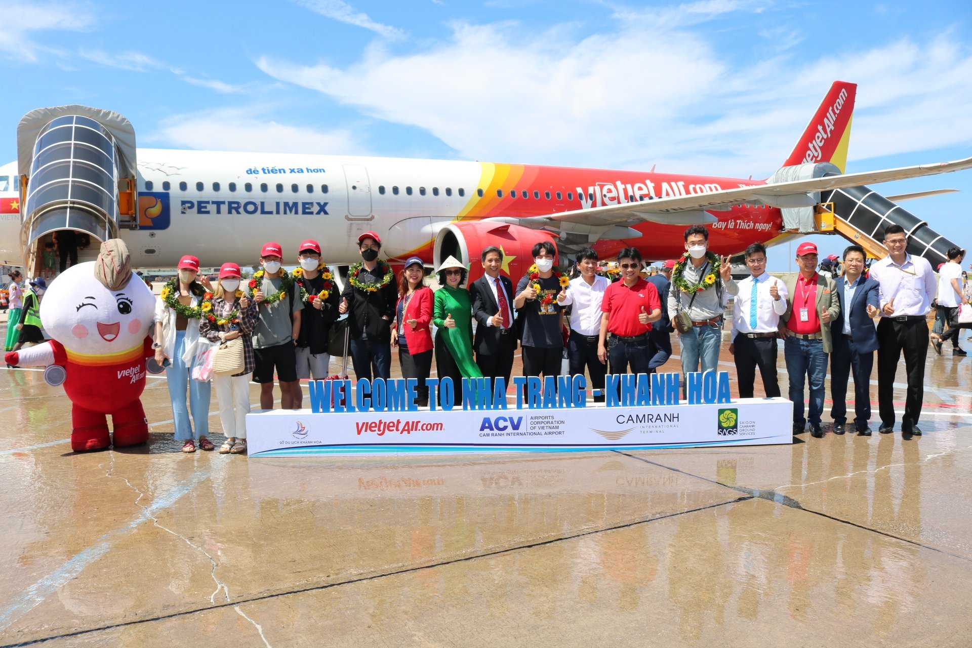 迎接来自俄罗斯的包机航班