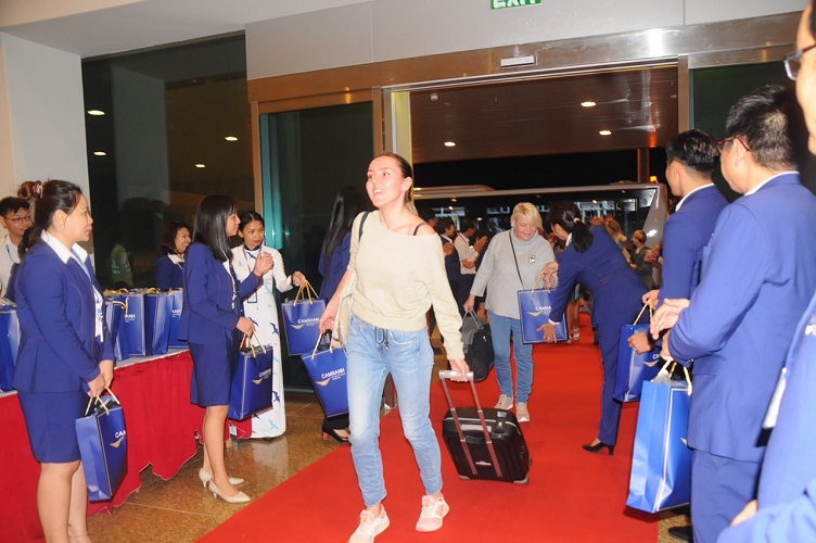 The first passengers on the first flight to Cam Ranh International Terminal, Vietnam of S7 Airlines