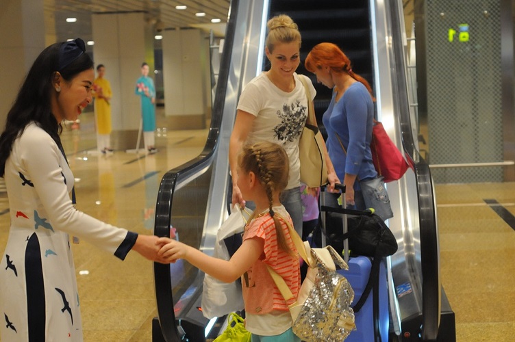 The first passengers on the first flight to Cam Ranh International Terminal, Vietnam of S7 Airlines