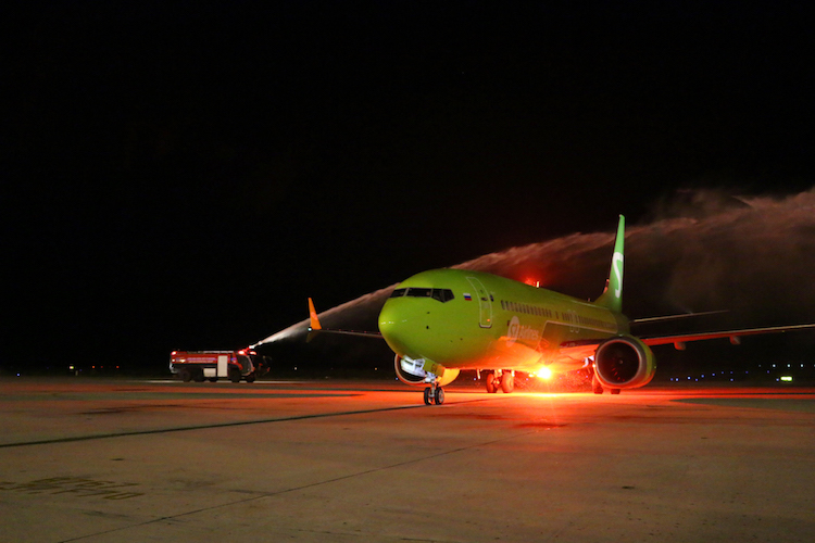 Chiếc máy bay 737 Max 8 chở 160 hành khách cùng phi hành đoàn hạ cánh xuống sân bay Quốc Tế Cam Ranh